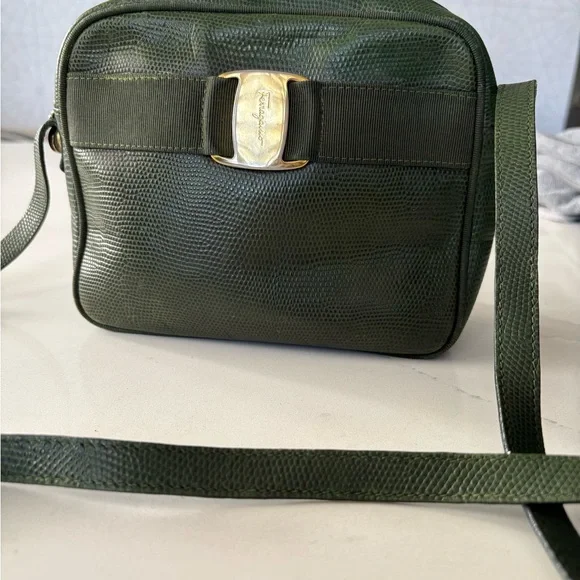 Vintage Salvatore Ferragamo Green Lizard Embossed Leather Vara Bow Crossbody Bag - Picture 3 of 7